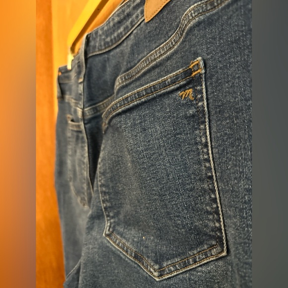 Madewell The Curvy Perfect Vintage Jean in Manorford Wash: Instacozy Edition 31 - Picture 8 of 15